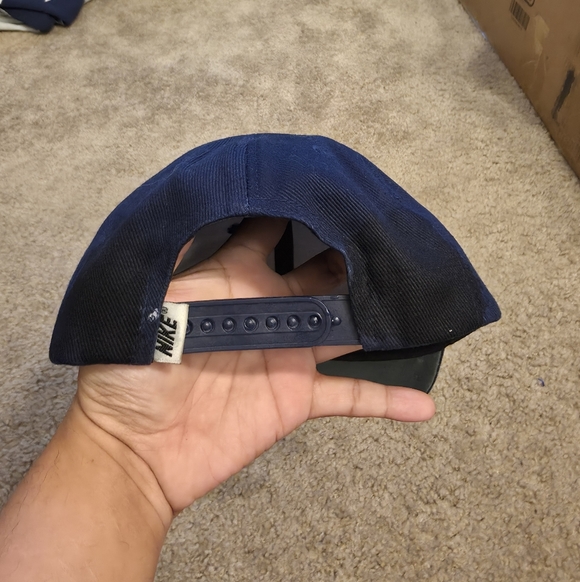 Nike - Picture 2 of 4